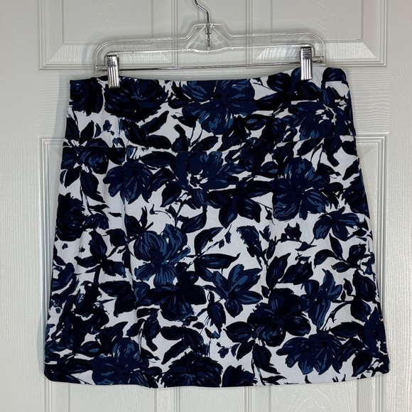 S.C. & CO. Golf Skort | White and Navy Floral - Picture 8 of 11
